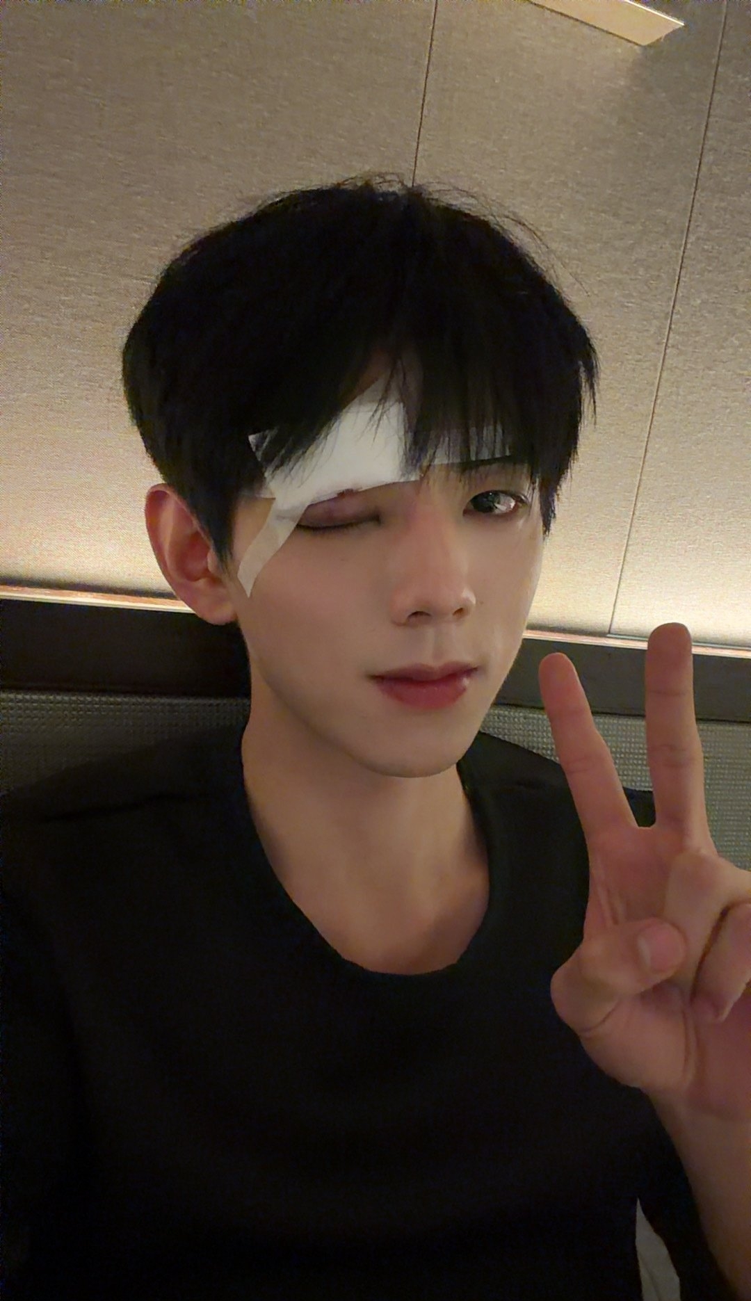 Clip sốc: Nam diễn viên 2k4 ngã khuỵu vì bị đồng nghiệp đấm mạnh vào mặt- Ảnh 4.