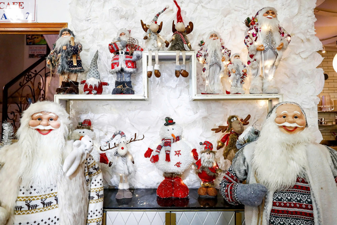 Xếp hàng chụp ảnh Giáng sinh sớm tại các quán cafe- Ảnh 20.