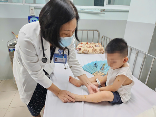 Cảnh báo dịch bệnh truyền nhiễm rình rập- Ảnh 1.