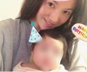 Náo loạn khắp Kbiz: Song Hye Kyo bồng bế 1 em bé bí ẩn- Ảnh 1. Náo loạn khắp Kbiz: Song Hye Kyo bồng bế 1 em bé bí ẩn- Ảnh 1.