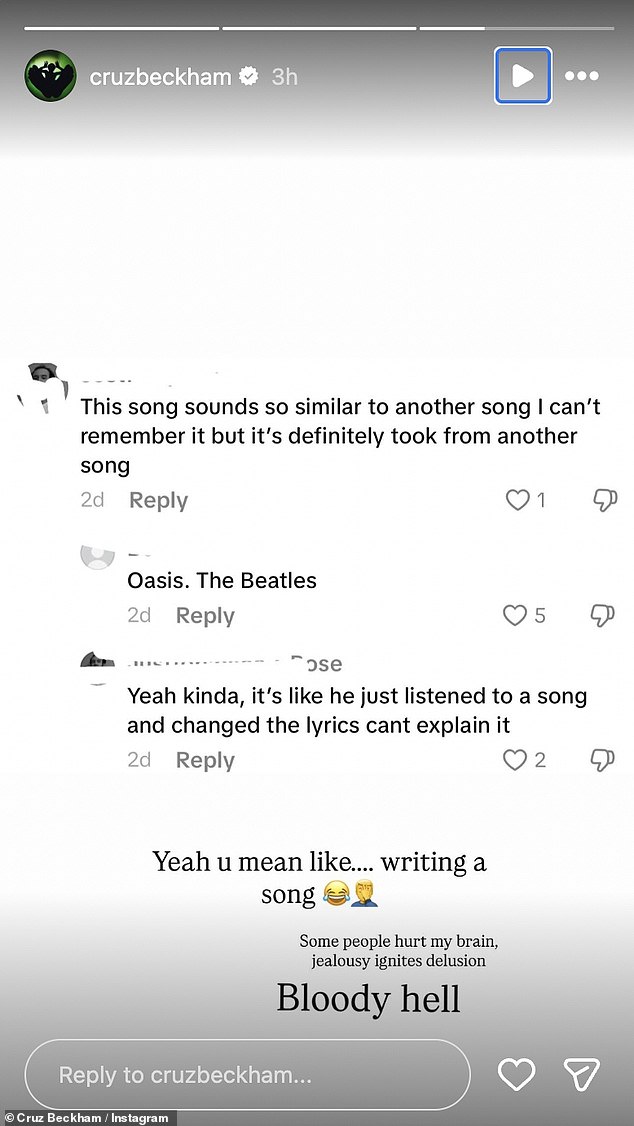 Con trai Beckham bị tố đạo nhạc The Beatles và Oasis, bị ví như 