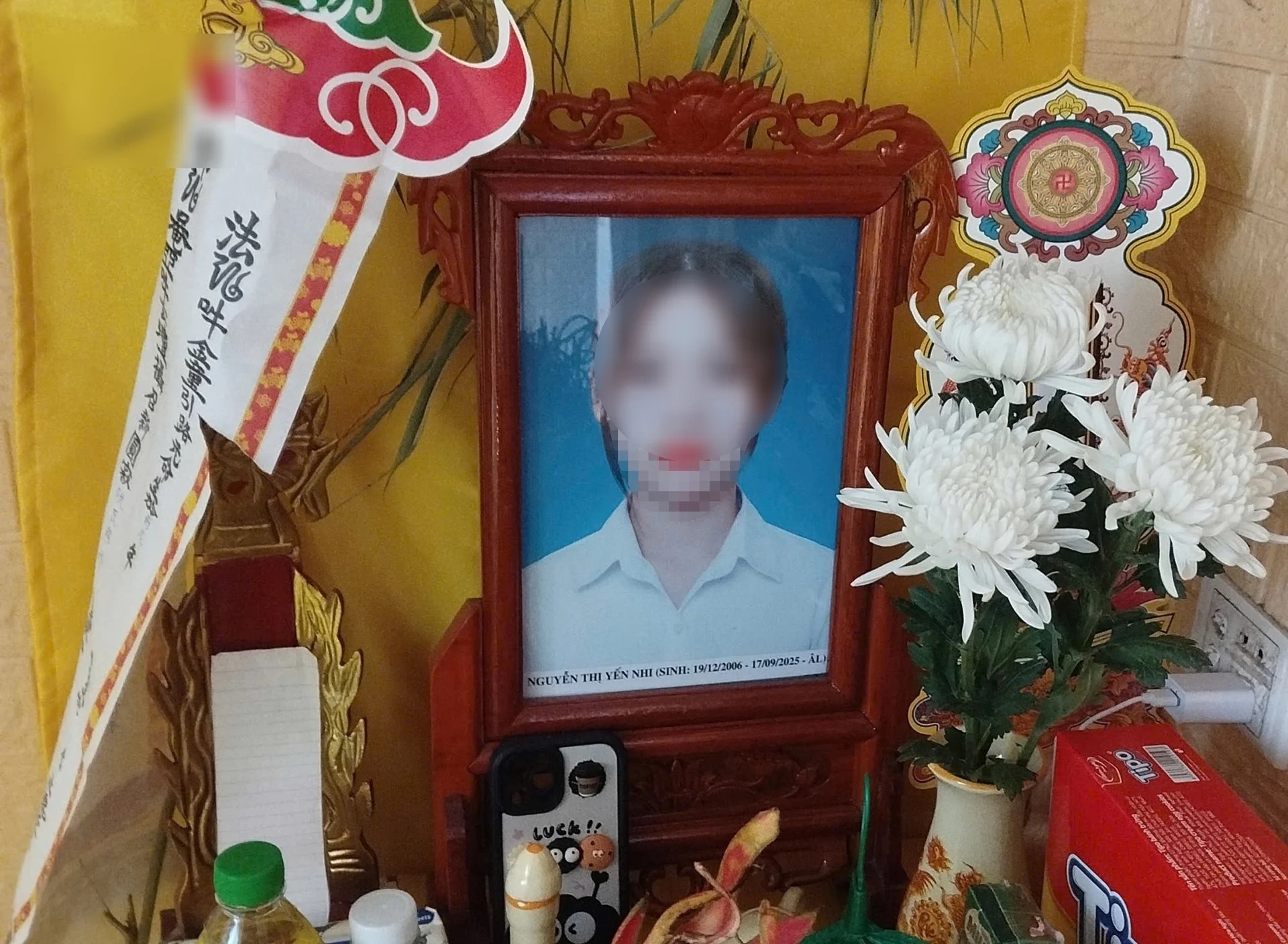 Vụ thi thể bị trói, bỏ vào túi thả trôi sông ở Hưng Yên: Danh tính cô gái xấu số được hé lộ từ hình xăm- Ảnh 1. Vụ thi thể bị trói, bỏ vào túi thả trôi sông ở Hưng Yên: Danh tính cô gái xấu số được hé lộ từ hình xăm- Ảnh 1.