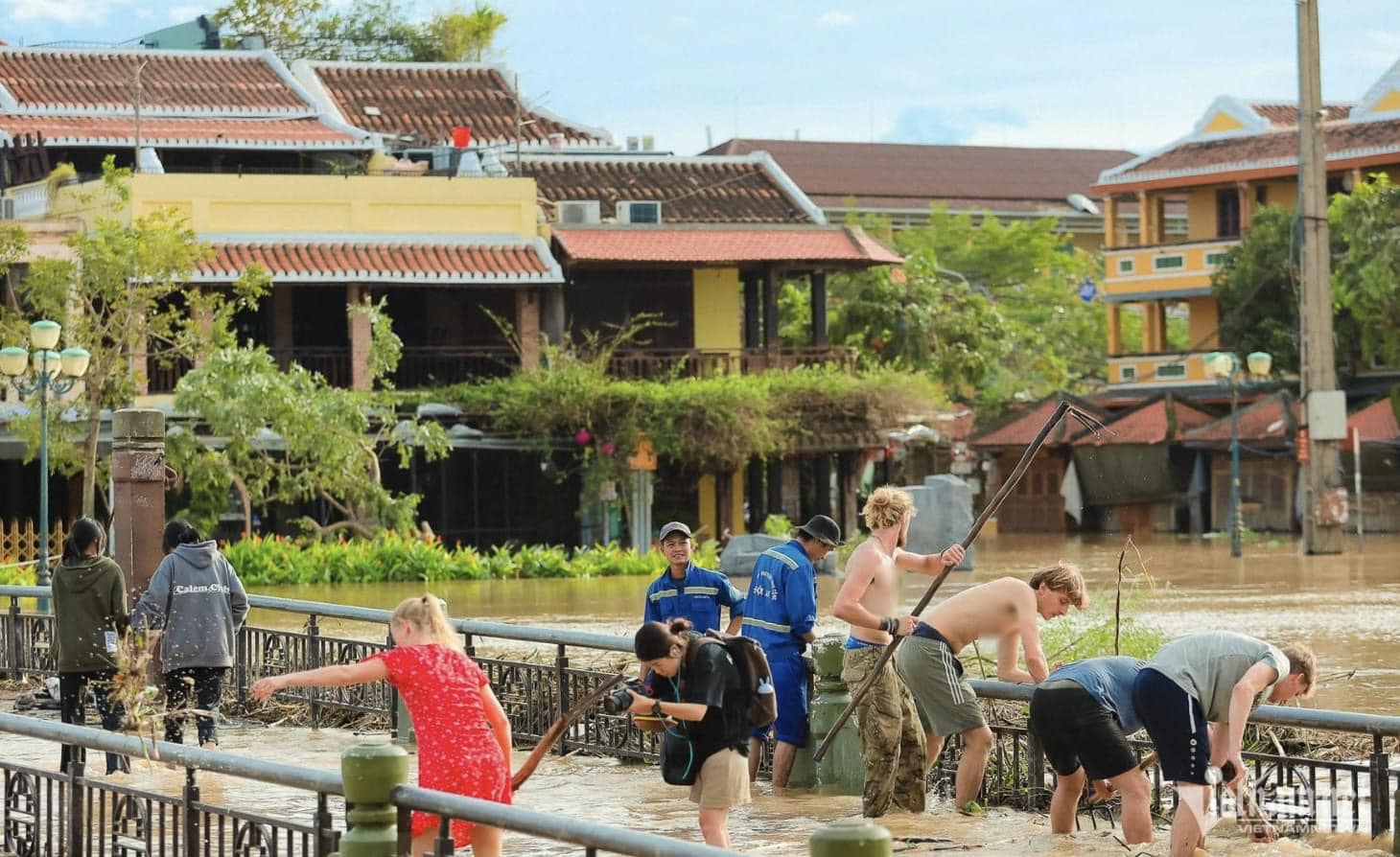 Những lần khách Tây 