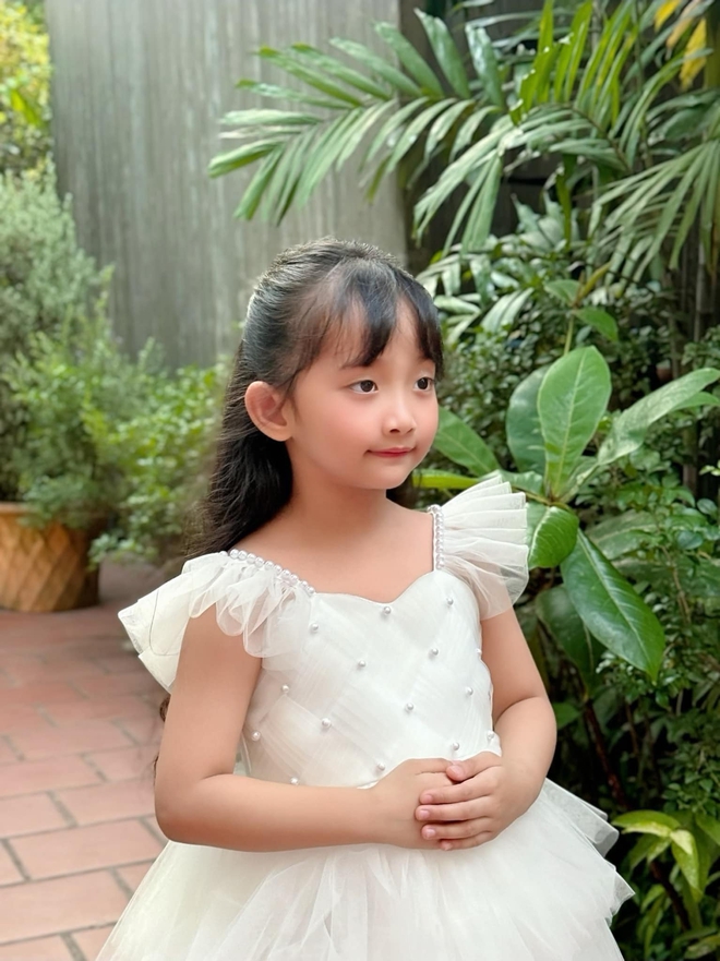 "Mợ chảnh" nhà Khánh Thi - Phan Hiển đời thường xinh yêu như công chúa, lên sàn nhảy lại khí chất đúng "con nhà nòi"- Ảnh 10.