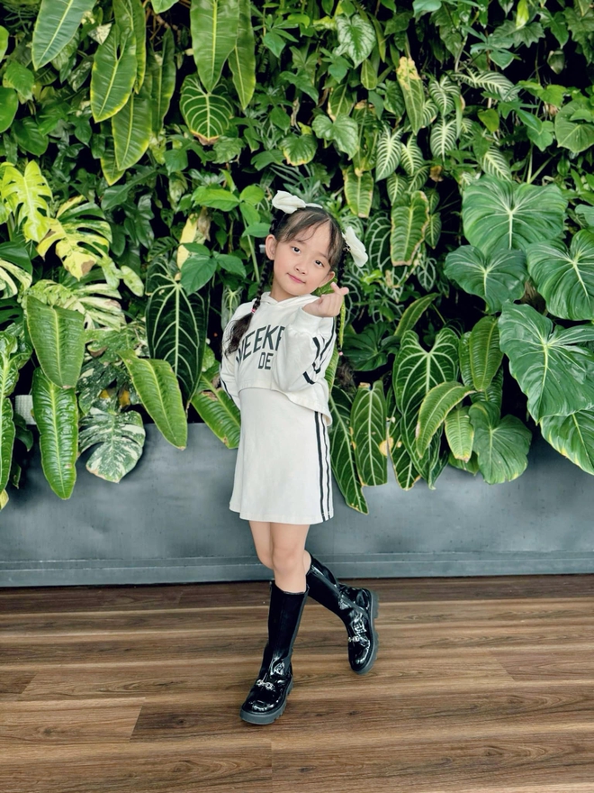 "Mợ chảnh" nhà Khánh Thi - Phan Hiển đời thường xinh yêu như công chúa, lên sàn nhảy lại khí chất đúng "con nhà nòi"- Ảnh 17.