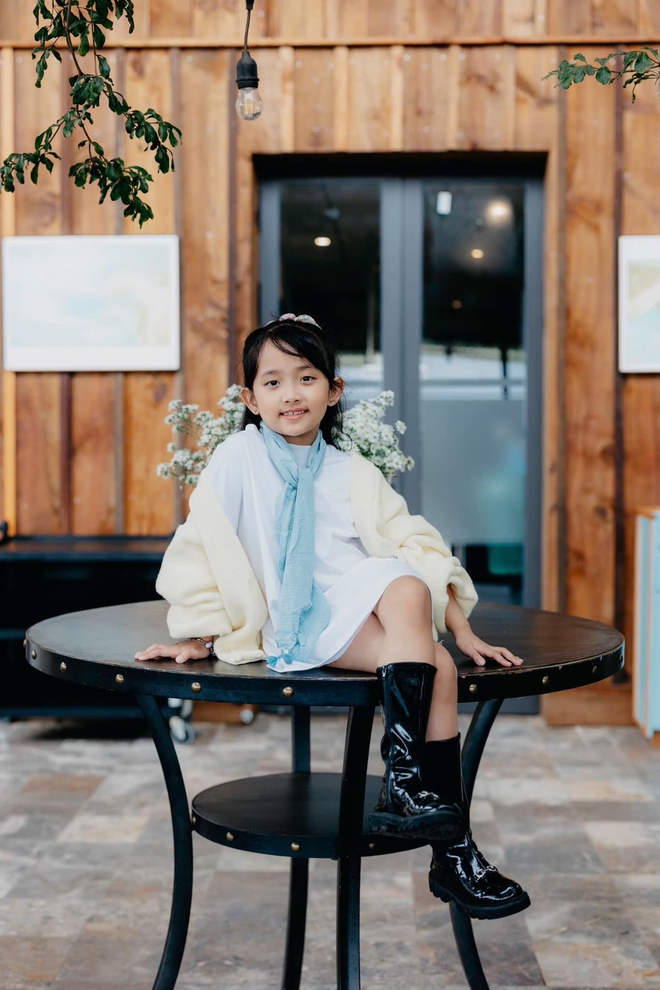 "Mợ chảnh" nhà Khánh Thi - Phan Hiển đời thường xinh yêu như công chúa, lên sàn nhảy lại khí chất đúng "con nhà nòi"- Ảnh 21.