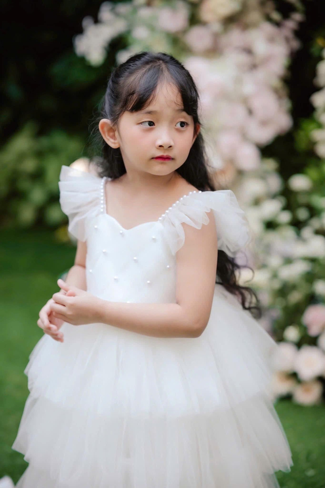 "Mợ chảnh" nhà Khánh Thi - Phan Hiển đời thường xinh yêu như công chúa, lên sàn nhảy lại khí chất đúng "con nhà nòi"- Ảnh 23.