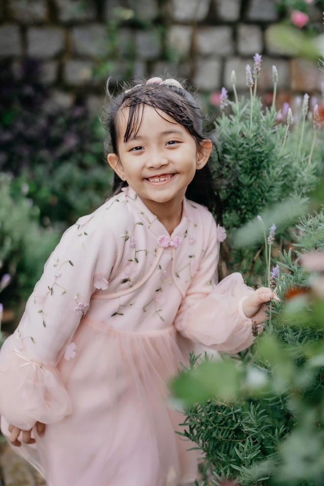 "Mợ chảnh" nhà Khánh Thi - Phan Hiển đời thường xinh yêu như công chúa, lên sàn nhảy lại khí chất đúng "con nhà nòi"- Ảnh 24.