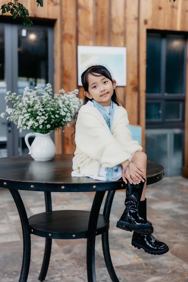 "Mợ chảnh" nhà Khánh Thi - Phan Hiển đời thường xinh yêu như công chúa, lên sàn nhảy lại khí chất đúng "con nhà nòi"- Ảnh 25.