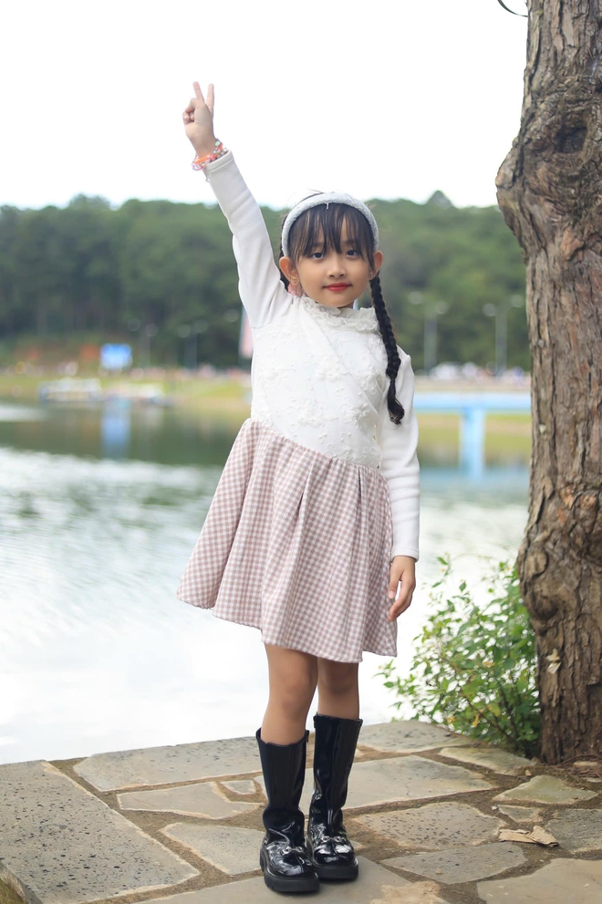 "Mợ chảnh" nhà Khánh Thi - Phan Hiển đời thường xinh yêu như công chúa, lên sàn nhảy lại khí chất đúng "con nhà nòi"- Ảnh 26.