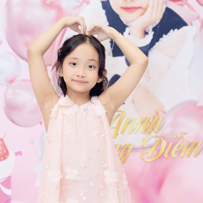 "Mợ chảnh" nhà Khánh Thi - Phan Hiển đời thường xinh yêu như công chúa, lên sàn nhảy lại khí chất đúng "con nhà nòi"- Ảnh 30.