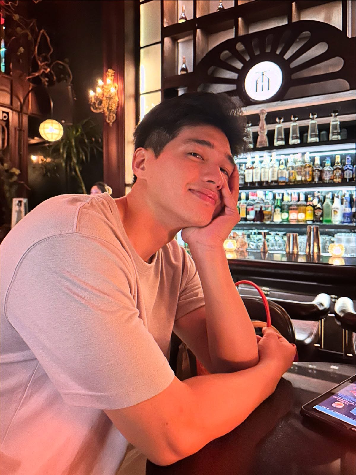 Mỹ nam Việt duy nhất đóng liên tiếp 3 phim top 1 phòng vé 2025: Visual đẹp phát sáng, cứ xuất hiện là có trăm tỷ- Ảnh 5. Mỹ nam Việt duy nhất đóng liên tiếp 3 phim top 1 phòng vé 2025: Visual đẹp phát sáng, cứ xuất hiện là có trăm tỷ- Ảnh 5.