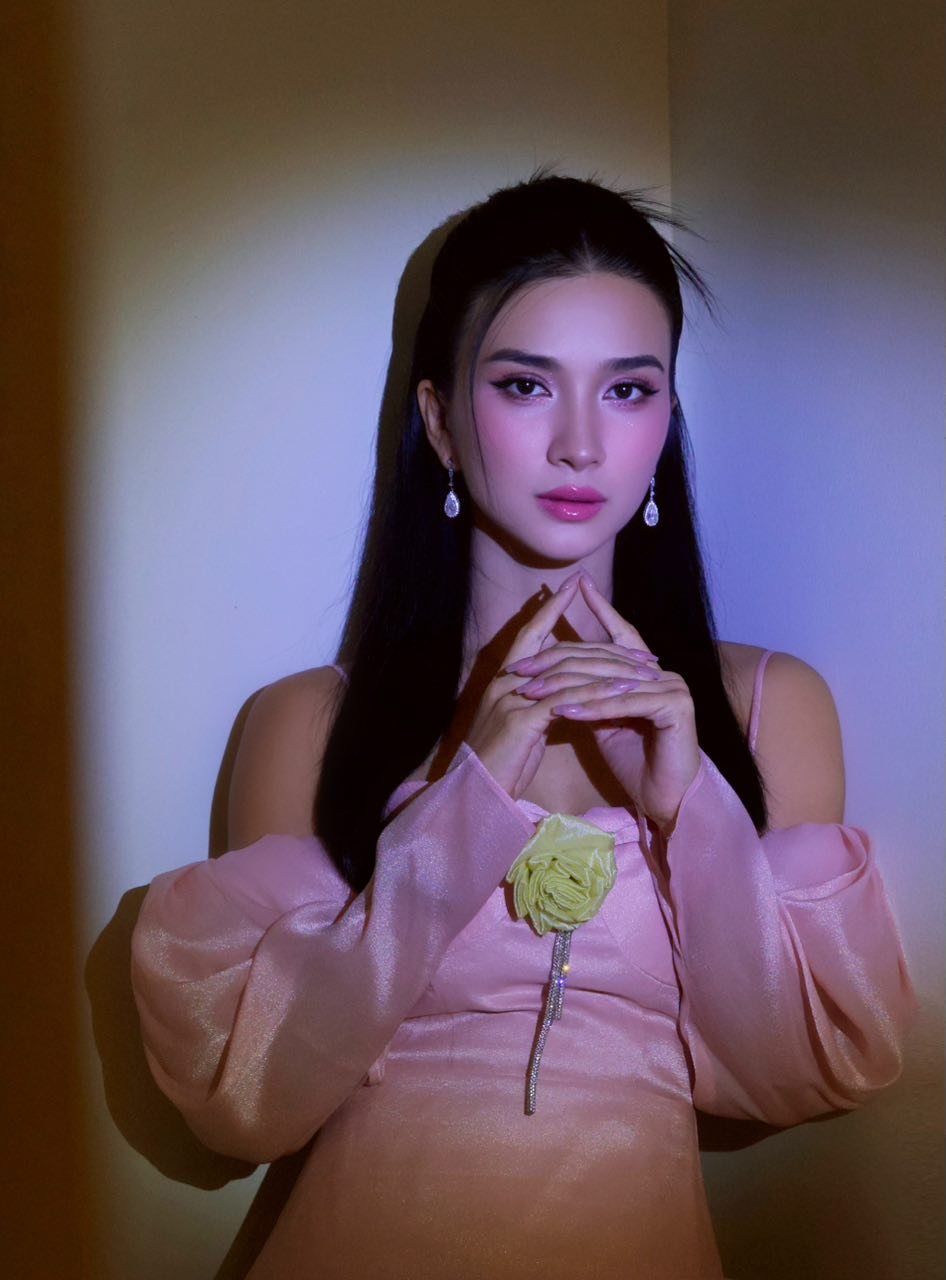 NSƯT đẹp nhất Việt Nam: 21 tuổi làm mẹ đơn thân, 38 tuổi nghi yêu đồng giới- Ảnh 6. NSƯT đẹp nhất Việt Nam: 21 tuổi làm mẹ đơn thân, 38 tuổi nghi yêu đồng giới- Ảnh 6.