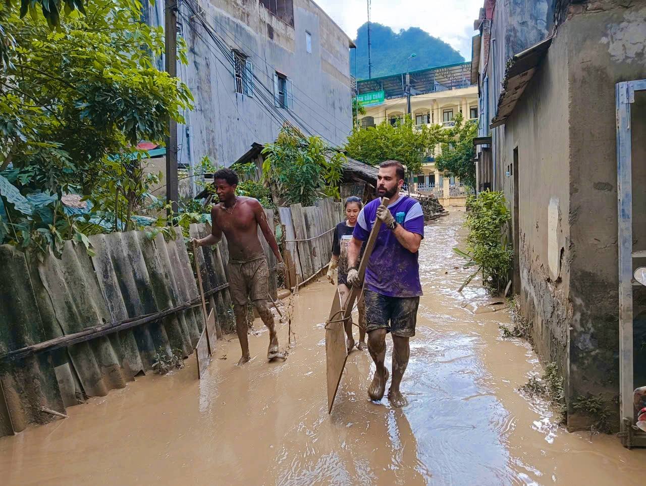 Những lần khách Tây 