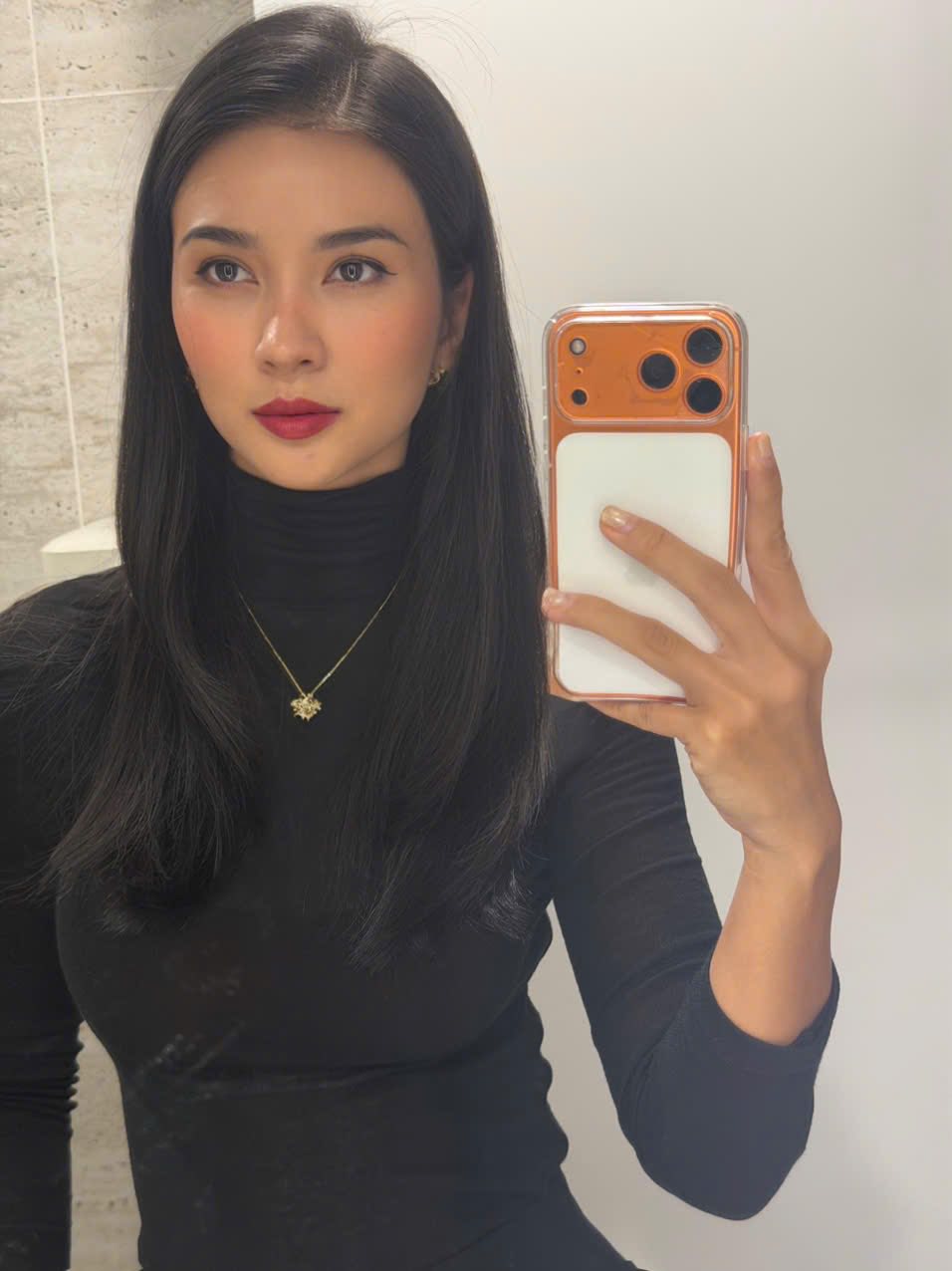 NSƯT đẹp nhất Việt Nam: 21 tuổi làm mẹ đơn thân, 38 tuổi nghi yêu đồng giới- Ảnh 3. NSƯT đẹp nhất Việt Nam: 21 tuổi làm mẹ đơn thân, 38 tuổi nghi yêu đồng giới- Ảnh 3.