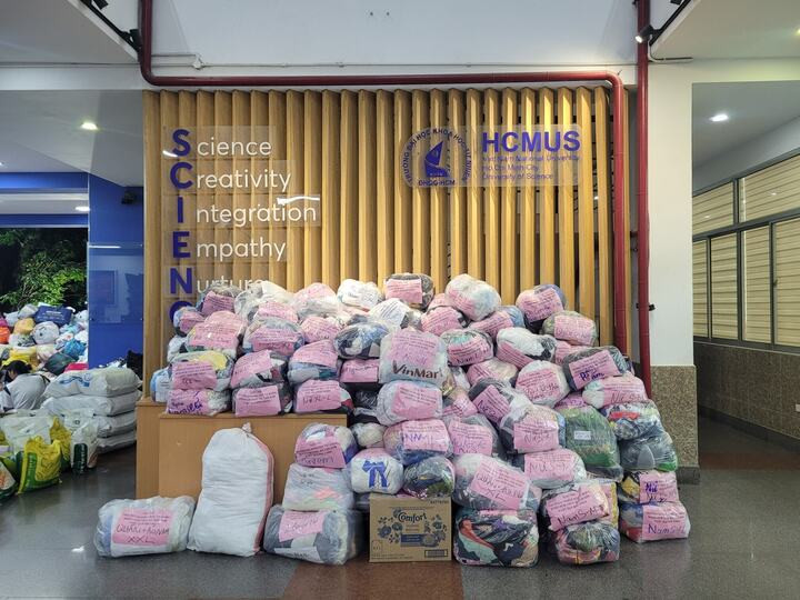 Nhiều đại học giảm học phí, cấp học bổng hỗ trợ sinh viên vùng bão lũ- Ảnh 1.