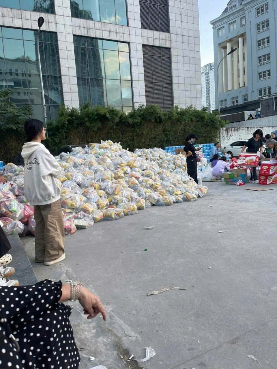 Trang Thông tin Chính phủ công bố các điểm tập kết nhận hàng cứu trợ ở Hà Nội- Ảnh 6.