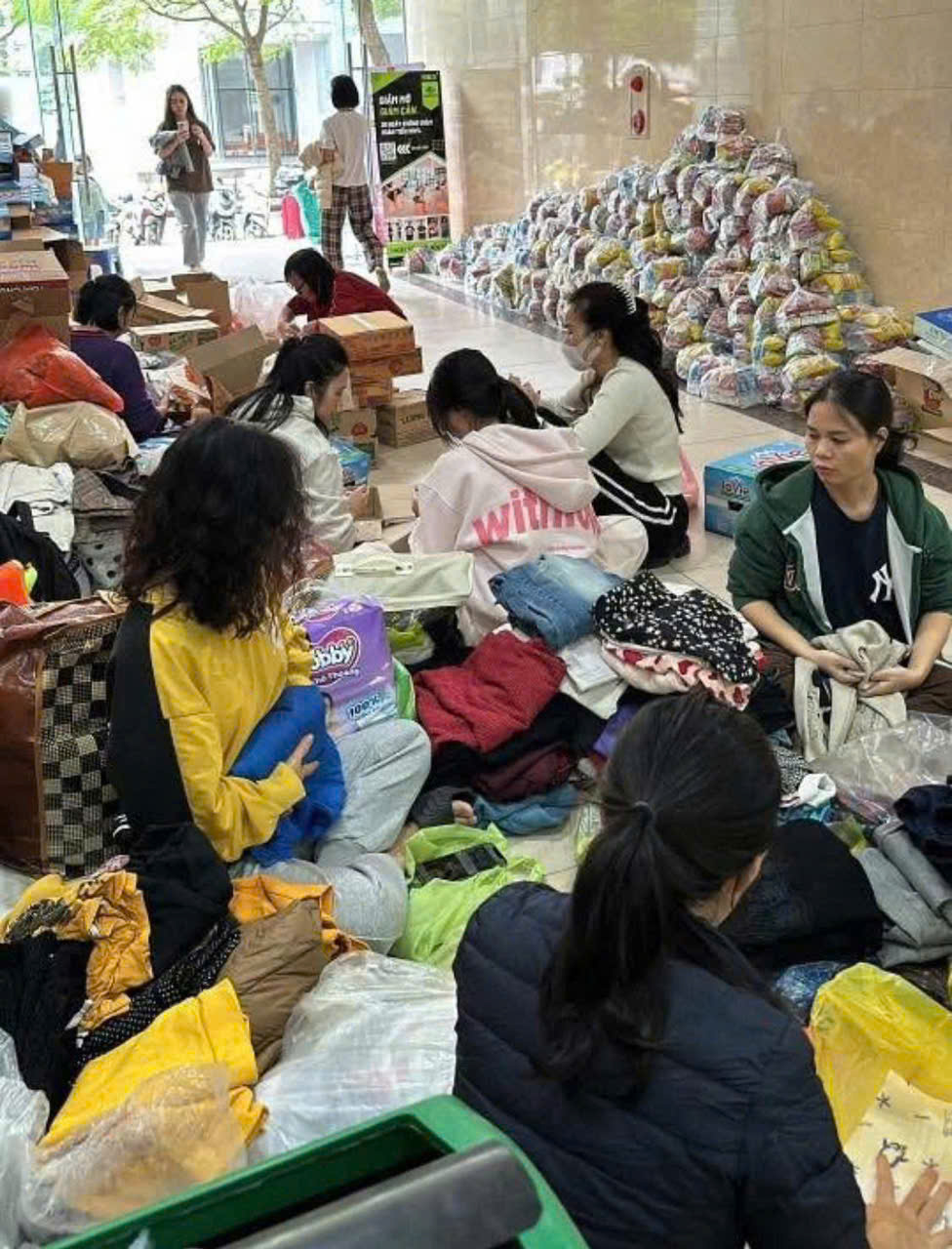 Trang Thông tin Chính phủ công bố các điểm tập kết nhận hàng cứu trợ ở Hà Nội- Ảnh 7.