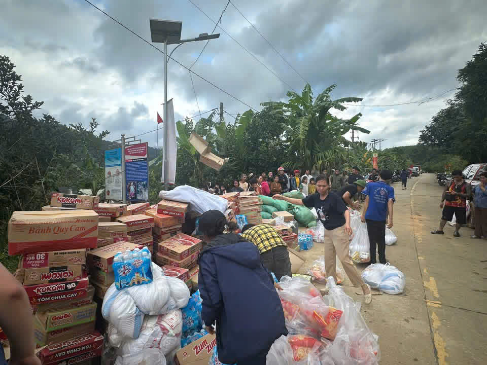 Trang Thông tin Chính phủ công bố các điểm tập kết nhận hàng cứu trợ ở Hà Nội- Ảnh 2.