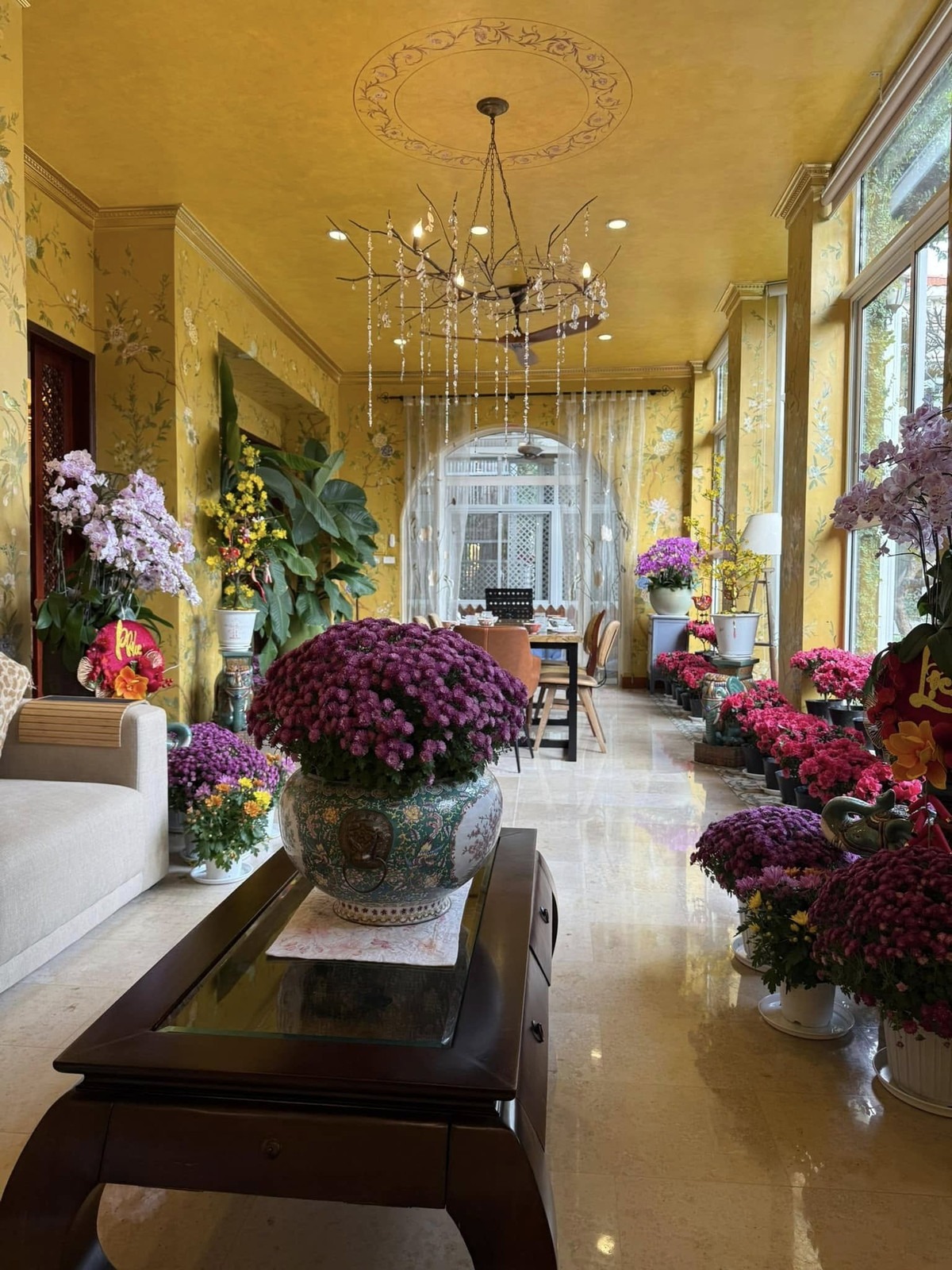 Nữ nghệ sĩ Việt sống trong biệt thự 1000m², lộng lẫy hơn cung điện- Ảnh 7. Nữ nghệ sĩ Việt sống trong biệt thự 1000m², lộng lẫy hơn cung điện- Ảnh 7.