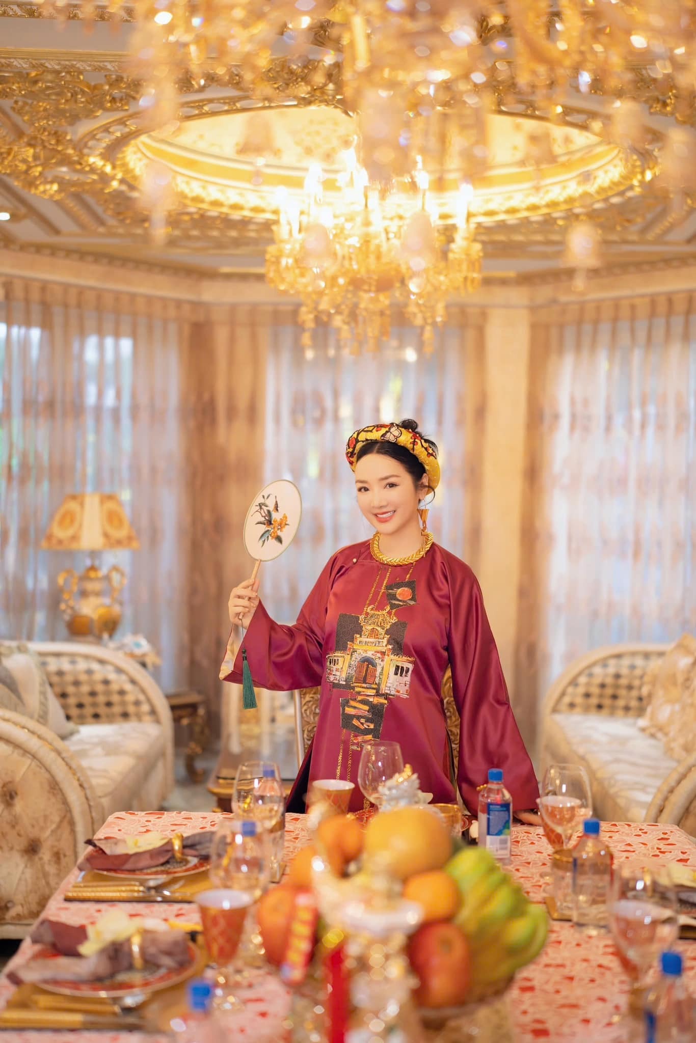 Nữ nghệ sĩ Việt sống trong biệt thự 1000m², lộng lẫy hơn cung điện- Ảnh 3. Nữ nghệ sĩ Việt sống trong biệt thự 1000m², lộng lẫy hơn cung điện- Ảnh 3.