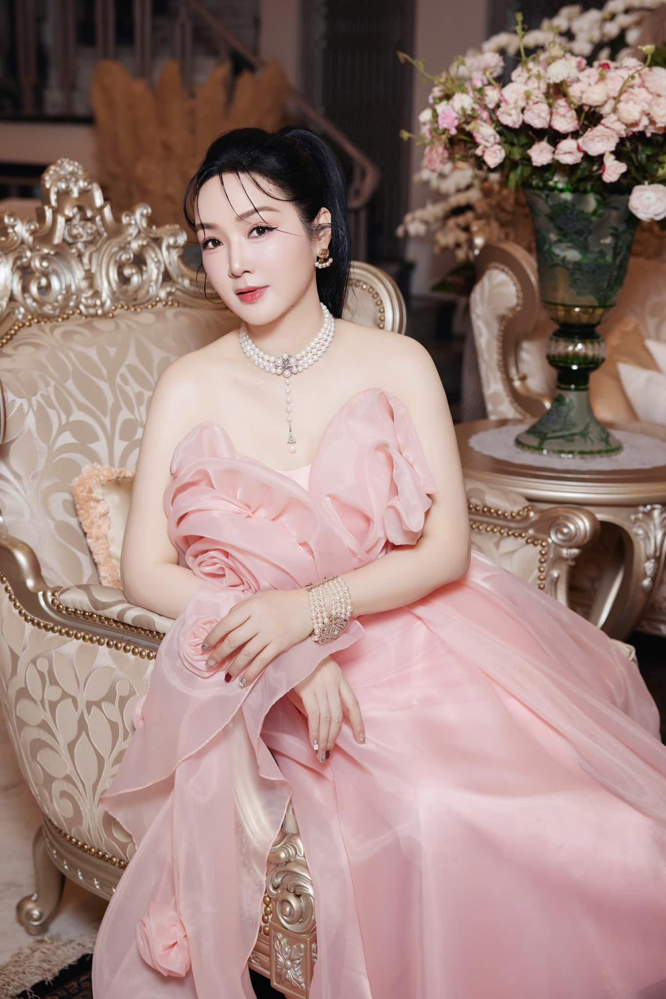 Nữ nghệ sĩ Việt sống trong biệt thự 1000m², lộng lẫy hơn cung điện- Ảnh 1. Nữ nghệ sĩ Việt sống trong biệt thự 1000m², lộng lẫy hơn cung điện- Ảnh 1.