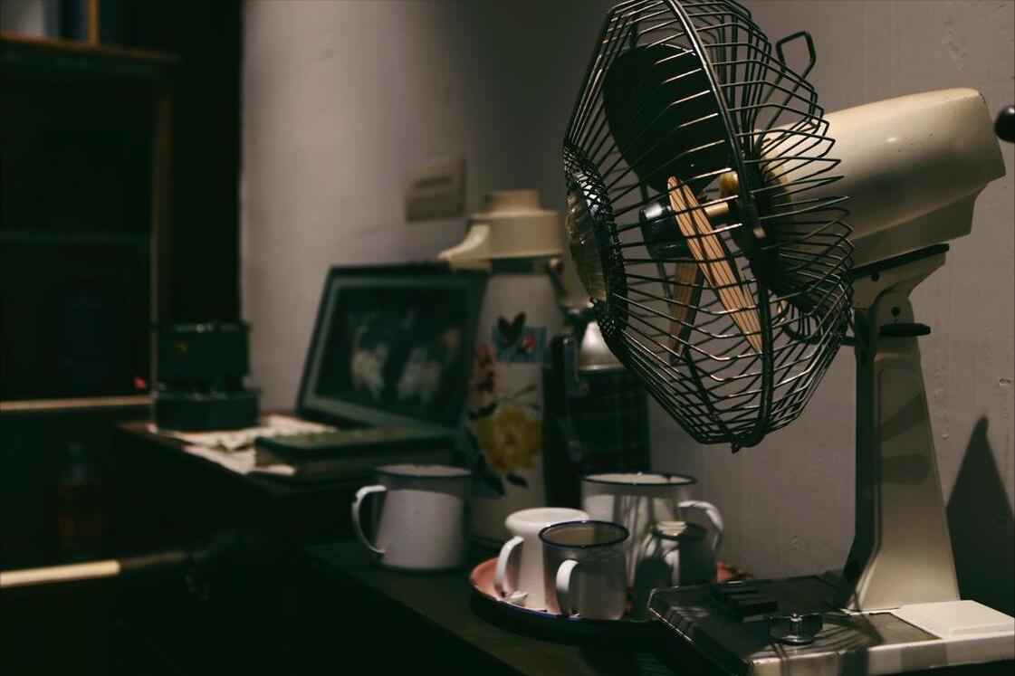 Tiết kiệm kiểu này chỉ thêm tốn kém: Những thói quen “giữ của” của bố mẹ khiến tôi vừa bực mình vừa bất lực- Ảnh 3.