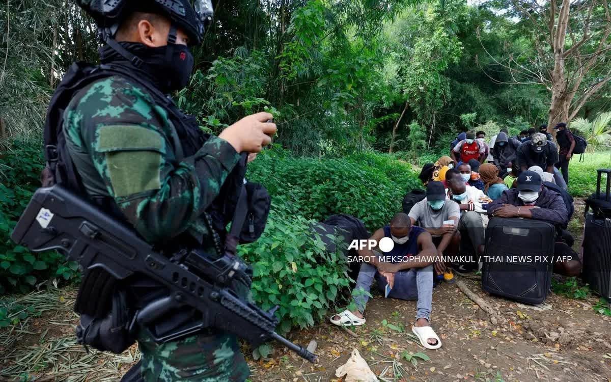 Myanmar ngày 23/11 cho biết đã bắt giữ gần 1.600 công dân nước ngoài trong vòng 5 ngày truy quét các trung tâm lừa đảo trực tuyến (Ảnh: AFP)