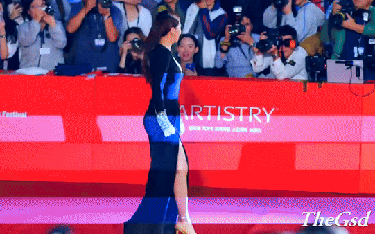 Không thể tin cặp đôi cực phẩm visual này đã yêu nhau: Nhà trai vừa đẹp vừa quyền lực, nhà gái trời sinh làm đại minh tinh