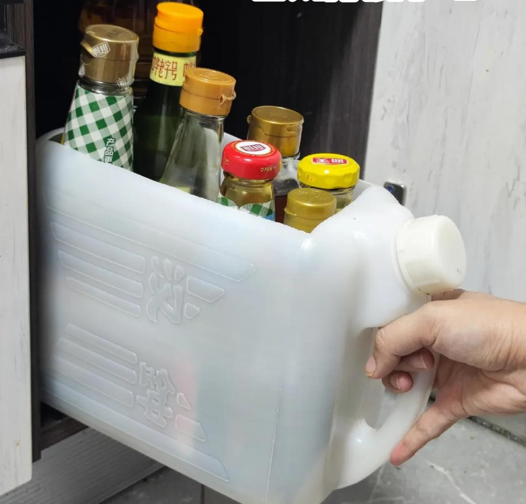 Tôi vô cùng ấn tượng với “trí tuệ nhà bếp” của người dì trung niên: Biến căn bếp gọn - sạch - tiện chỉ bằng những mẹo rẻ tiền ai cũng làm được- Ảnh 10.