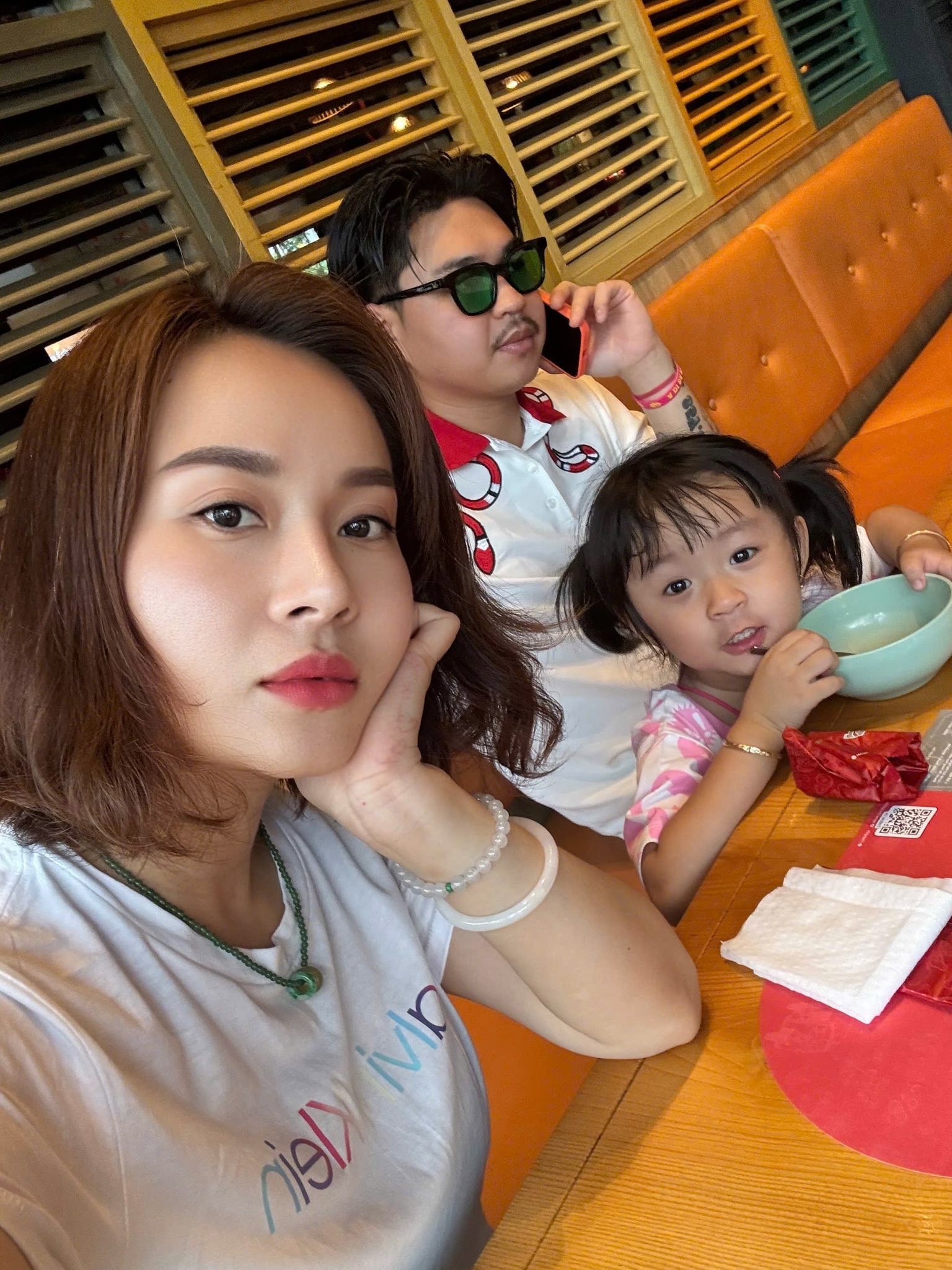 Nhan sắc vợ hơn 8 tuổi, có 2 con riêng của nam ca sĩ Việt có tiếng- Ảnh 8.