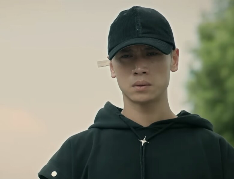 Nam thần phim giờ vàng gây tranh cãi vì đổi style nữ tính- Ảnh 2.