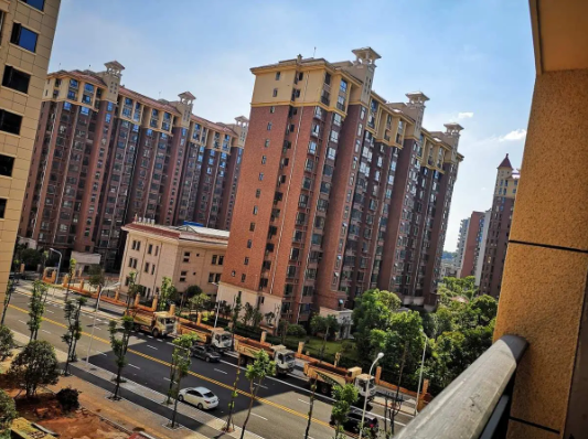 Mua nhà 7 tỷ đồng nhưng tốt bụng cho chủ cũ ở nhờ, 1 năm sau phát hiện sự thật ngỡ ngàng: Tòa phán "chủ mới được bồi thường 60 triệu đồng"- Ảnh 1.