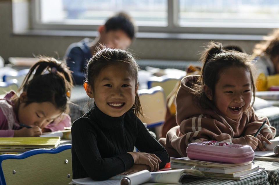 Trường cấp 3 lập khu riêng trong canteen cho học sinh giỏi ăn uống sang chảnh: MXH bùng tranh cãi!- Ảnh 2. Trường cấp 3 lập khu riêng trong canteen cho học sinh giỏi ăn uống sang chảnh: MXH bùng tranh cãi!- Ảnh 2.