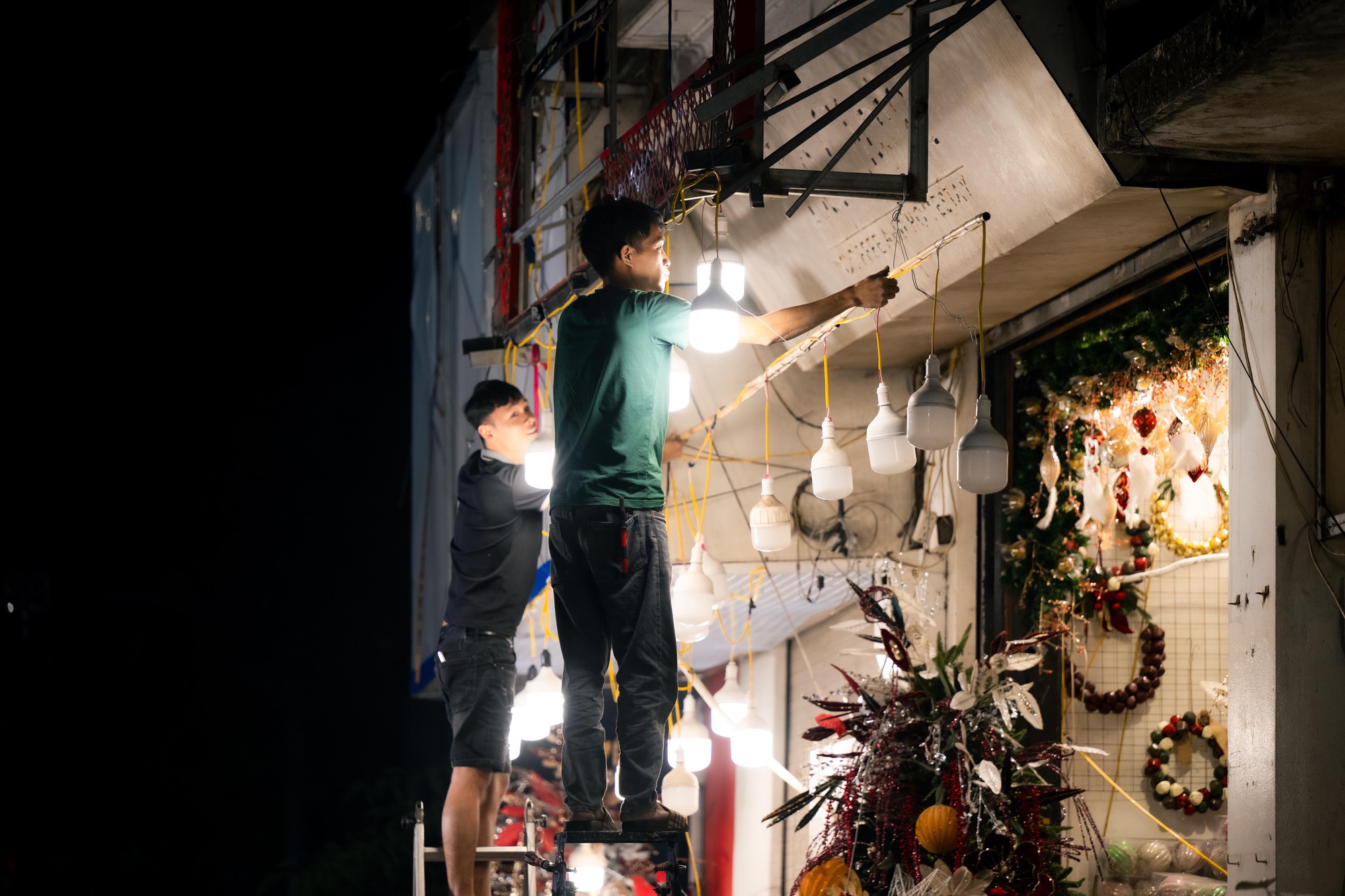 Khung cảnh khác lạ tại phố Hàng Mã sau khi lực lượng chức năng tháo dỡ mái che, trả lại vỉa hè- Ảnh 25.