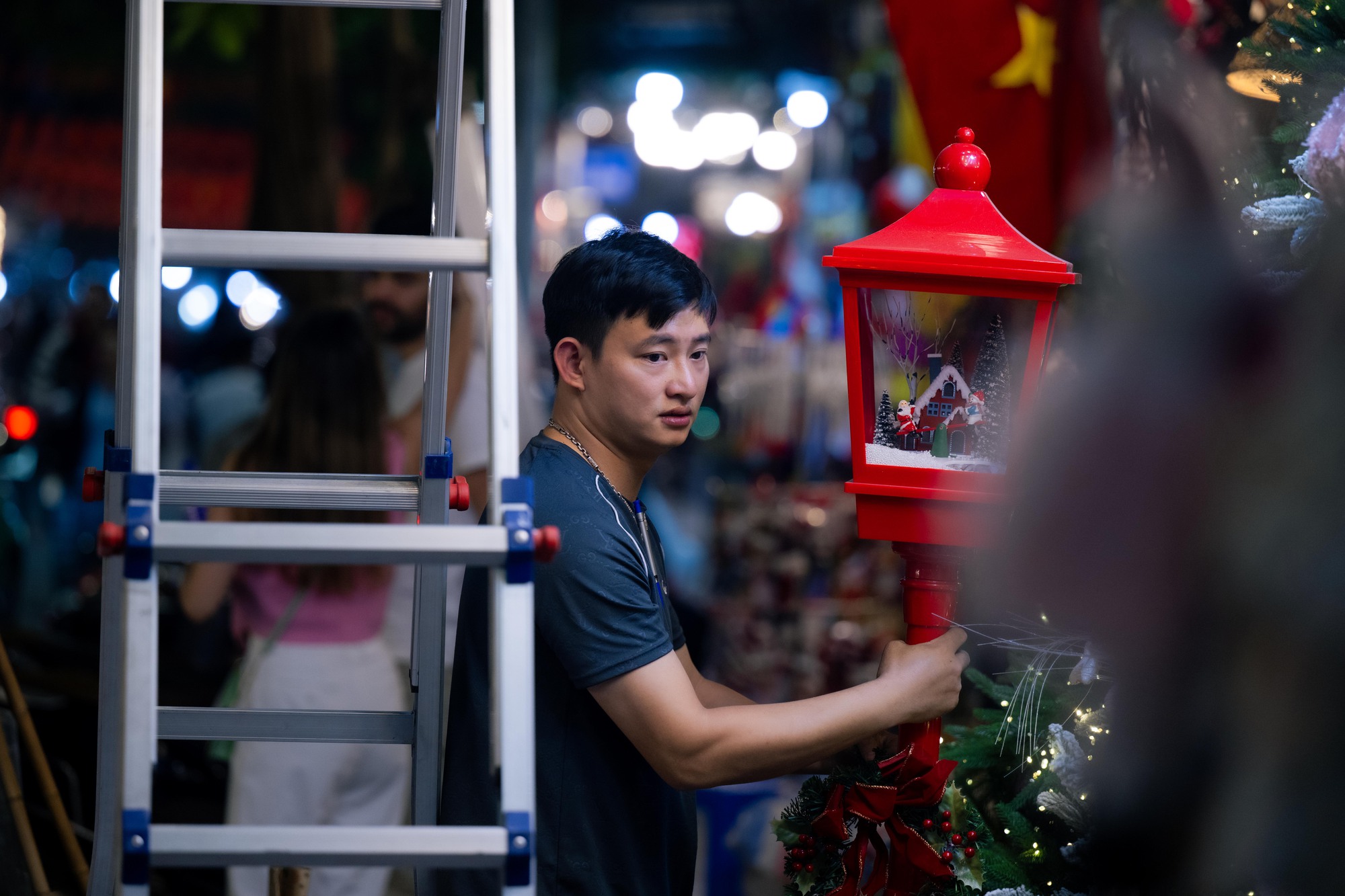 Khung cảnh khác lạ tại phố Hàng Mã sau khi lực lượng chức năng tháo dỡ mái che, trả lại vỉa hè- Ảnh 24.