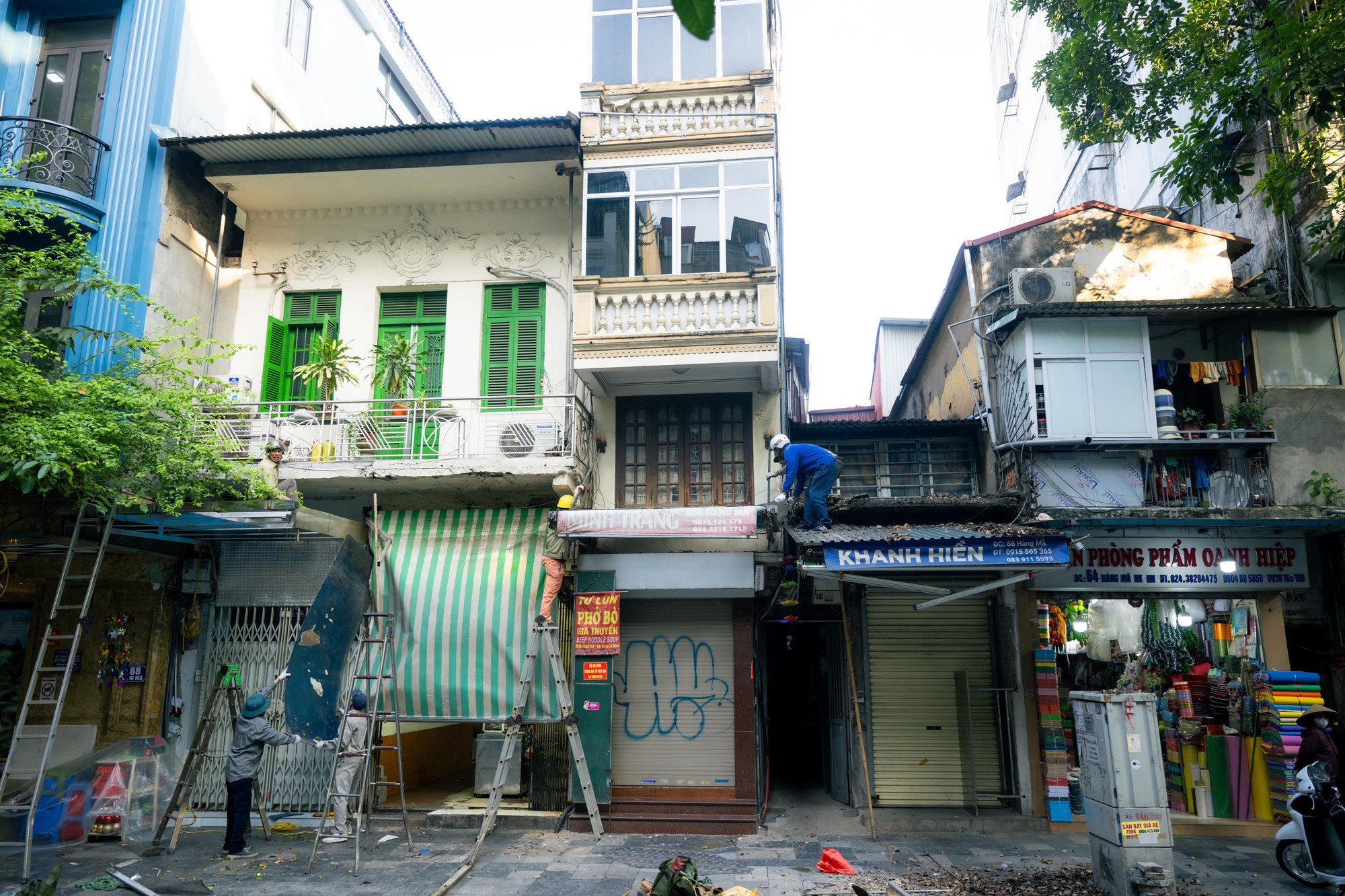 Khung cảnh khác lạ tại phố Hàng Mã sau khi lực lượng chức năng tháo dỡ mái che, trả lại vỉa hè- Ảnh 8.