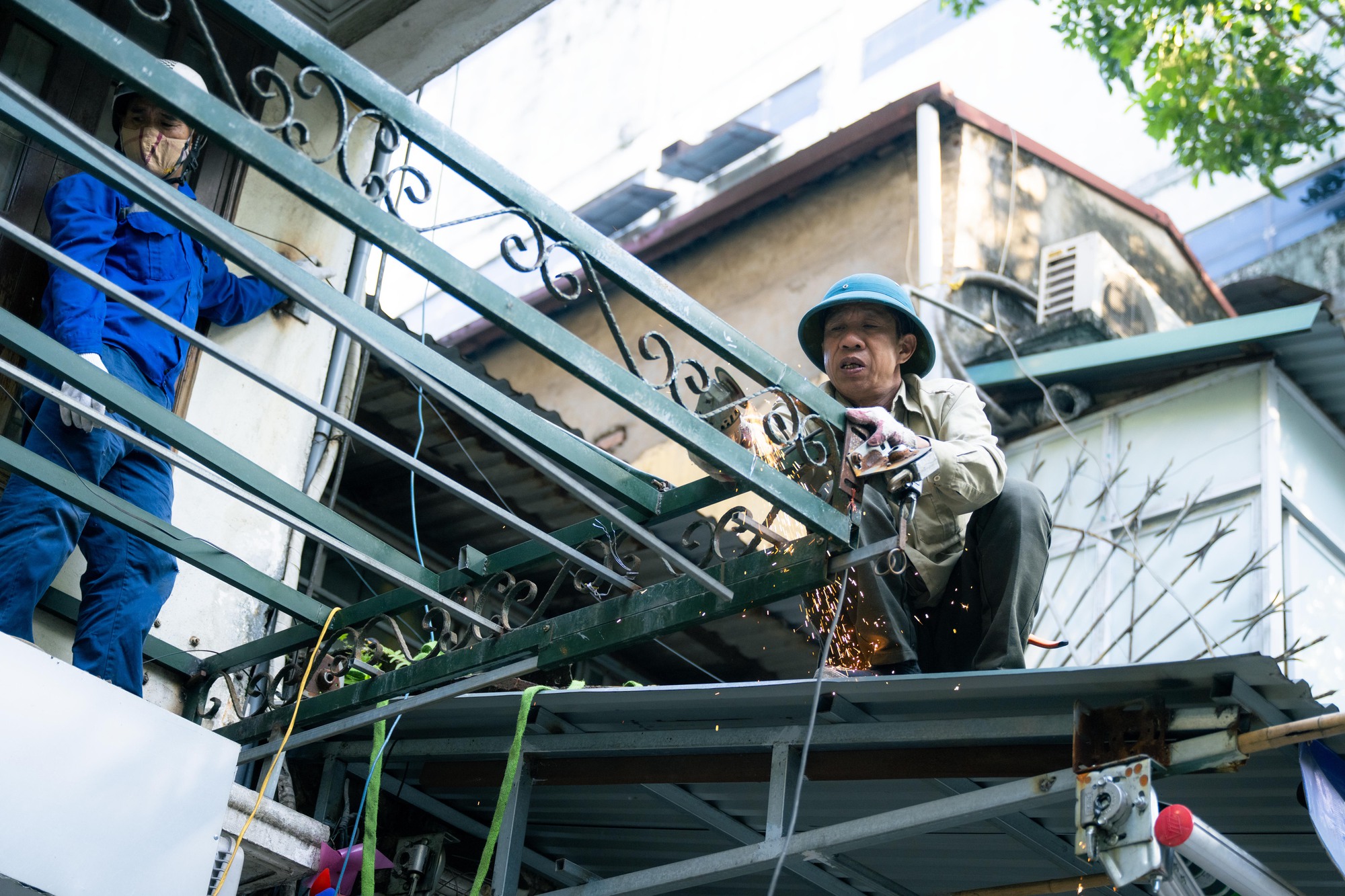 Khung cảnh khác lạ tại phố Hàng Mã sau khi lực lượng chức năng tháo dỡ mái che, trả lại vỉa hè- Ảnh 7.