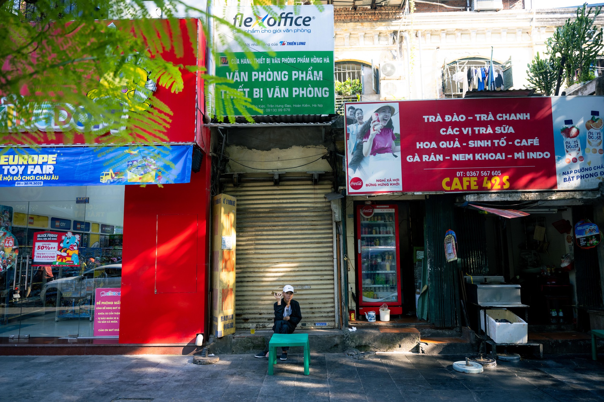 Khung cảnh khác lạ tại phố Hàng Mã sau khi lực lượng chức năng tháo dỡ mái che, trả lại vỉa hè- Ảnh 13.