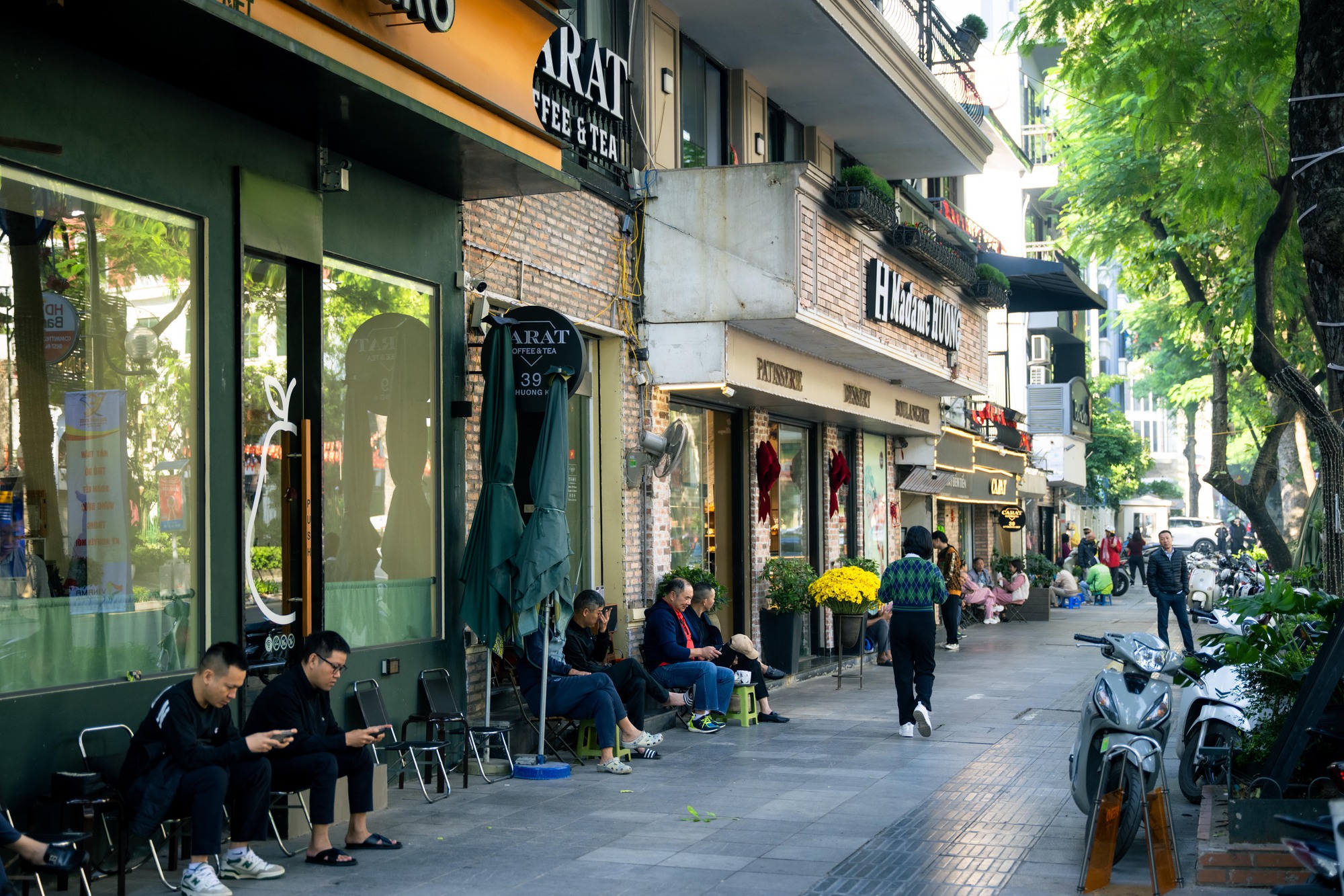 Khung cảnh khác lạ tại phố Hàng Mã sau khi lực lượng chức năng tháo dỡ mái che, trả lại vỉa hè- Ảnh 12.