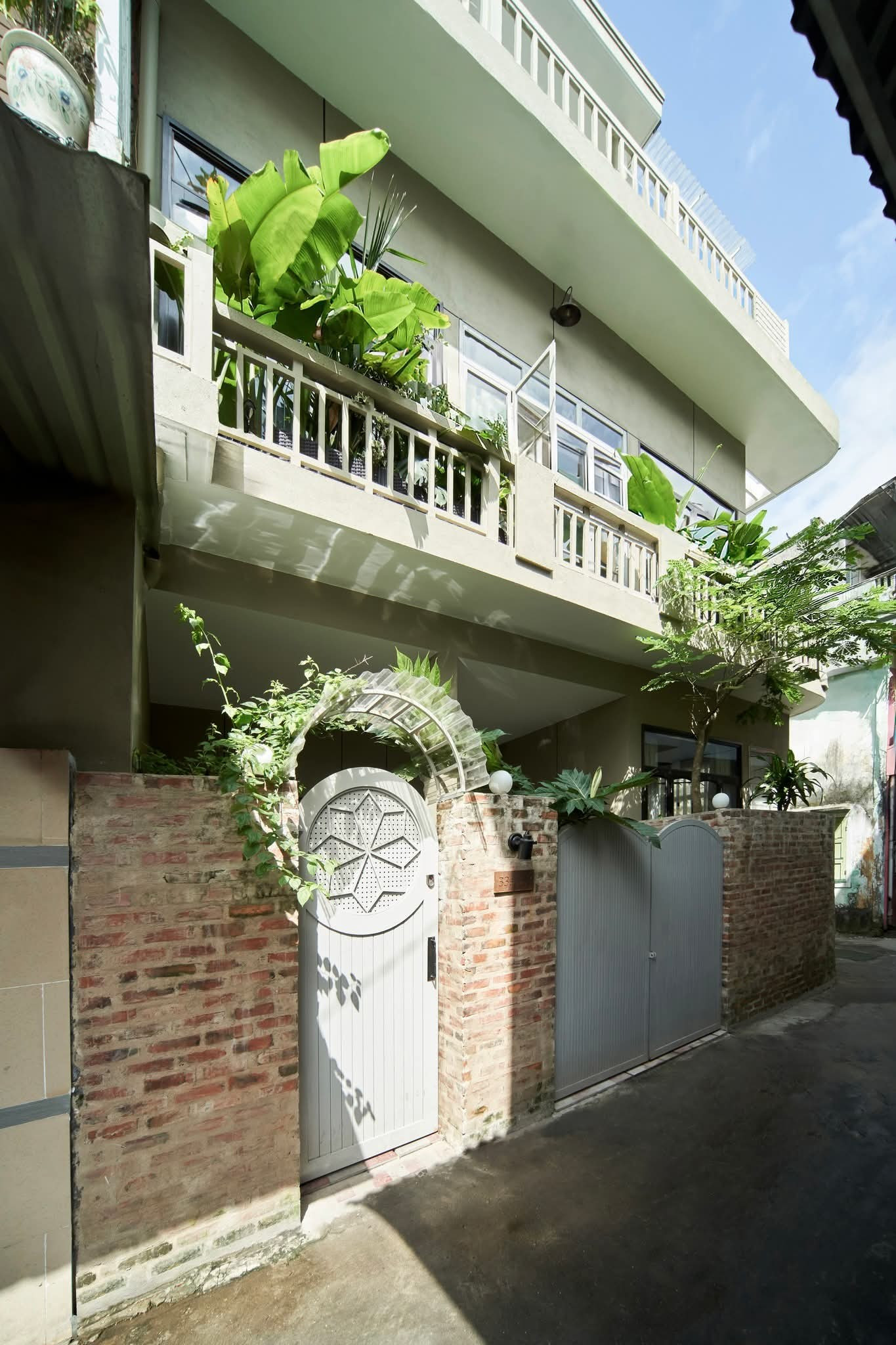 Vẻ đẹp cổ điển trong ngôi nhà được xây dựng từ 1993 tại Huế- Ảnh 1.