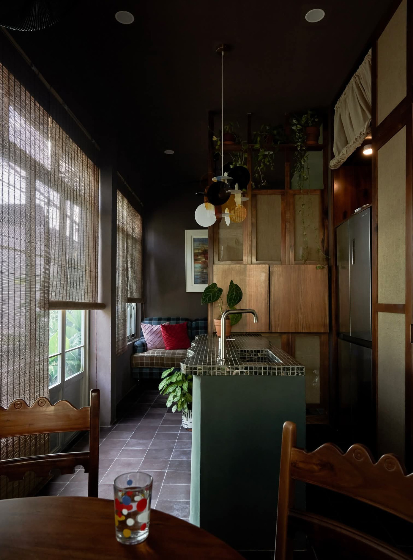 Vẻ đẹp cổ điển trong ngôi nhà được xây dựng từ 1993 tại Huế- Ảnh 5.