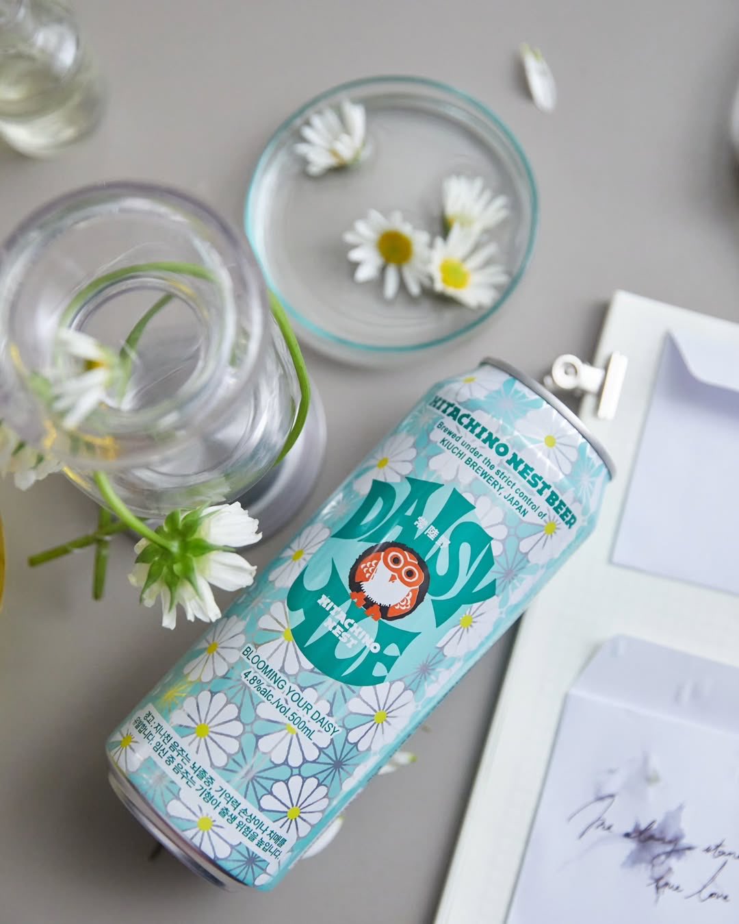 Giáo sư cơ khí là chủ nhân gần 200 bài hát bất ngờ đi bán bia hoa cúc ở cửa hàng tiện lợi?- Ảnh 2. Giáo sư cơ khí là chủ nhân gần 200 bài hát bất ngờ đi bán bia hoa cúc ở cửa hàng tiện lợi?- Ảnh 2.