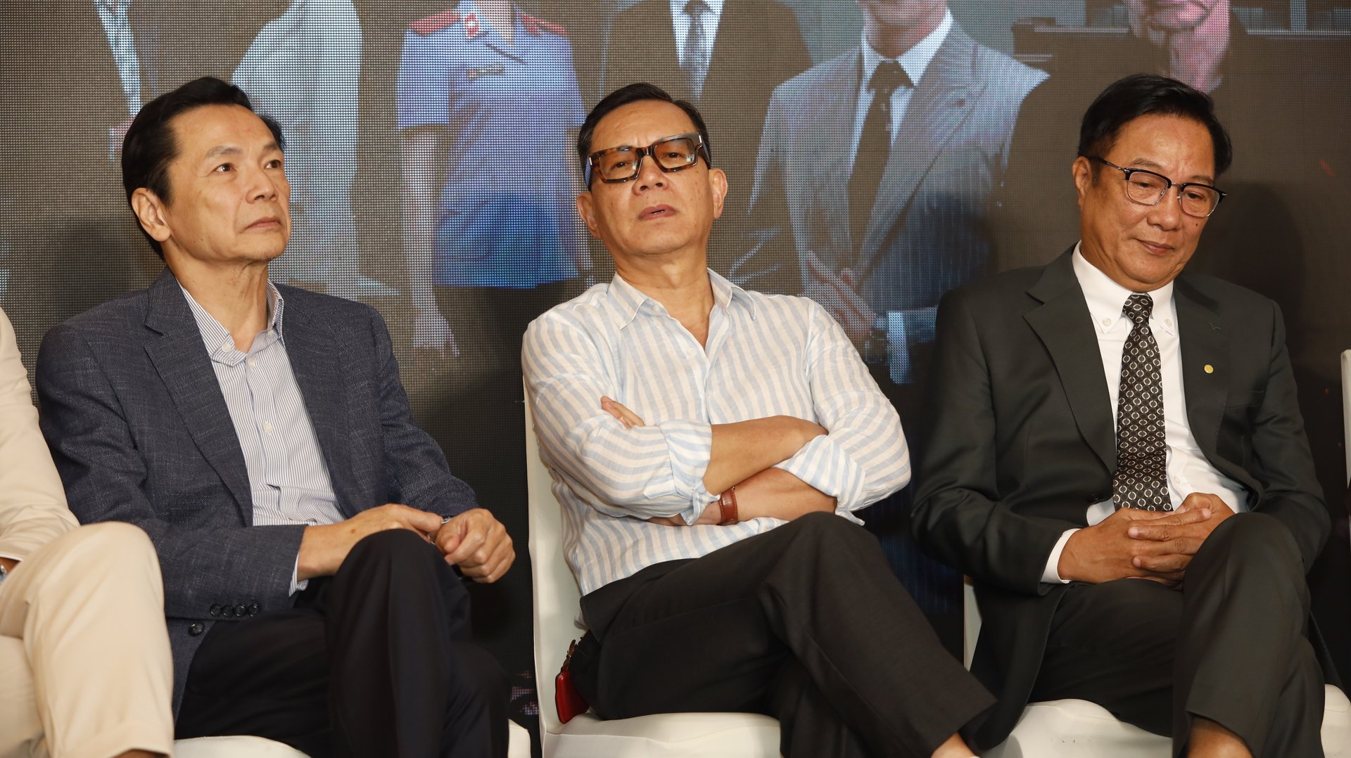 Nam diễn viên Việt 30 năm chưa từng có 1 bức ảnh xấu, ngoài đời còn đẹp gấp 10000 lần trên phim- Ảnh 2. Nam diễn viên Việt 30 năm chưa từng có 1 bức ảnh xấu, ngoài đời còn đẹp gấp 10000 lần trên phim- Ảnh 2.