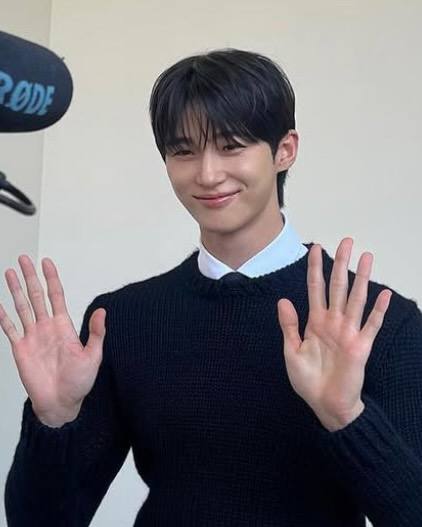 Vbiz mới có trai đẹp rất giống Kim Seon Ho, trừ chiều cao thì mọi thứ đều đỉnh!- Ảnh 7. Vbiz mới có trai đẹp rất giống Kim Seon Ho, trừ chiều cao thì mọi thứ đều đỉnh!- Ảnh 7.