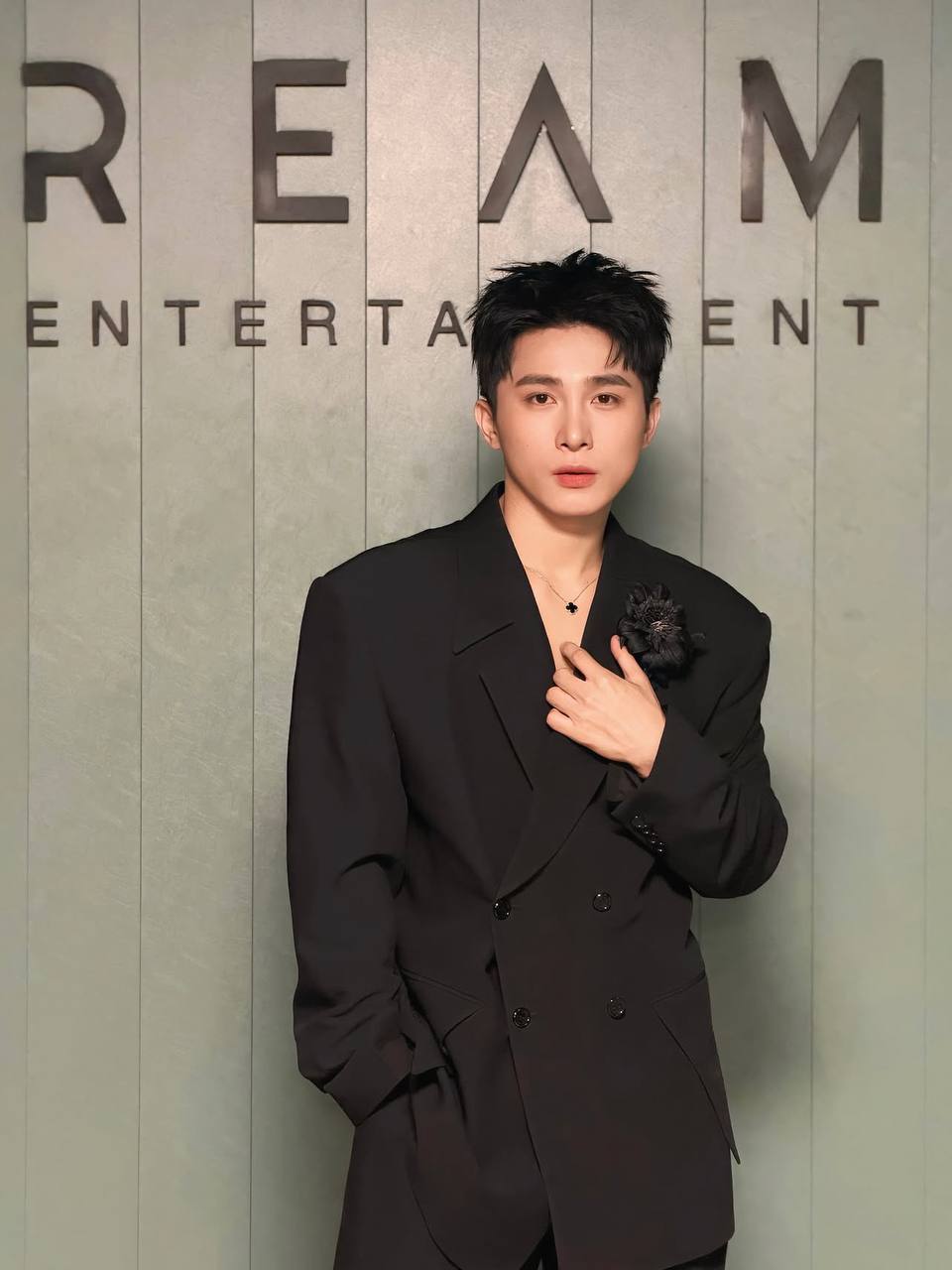 Vbiz mới có trai đẹp rất giống Kim Seon Ho, trừ chiều cao thì mọi thứ đều đỉnh!- Ảnh 9. Vbiz mới có trai đẹp rất giống Kim Seon Ho, trừ chiều cao thì mọi thứ đều đỉnh!- Ảnh 9.