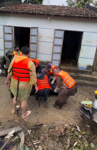 4 ngày không liên lạc được với cha mẹ, con gái đau đớn với cảnh tượng trong góc nhà- Ảnh 2.