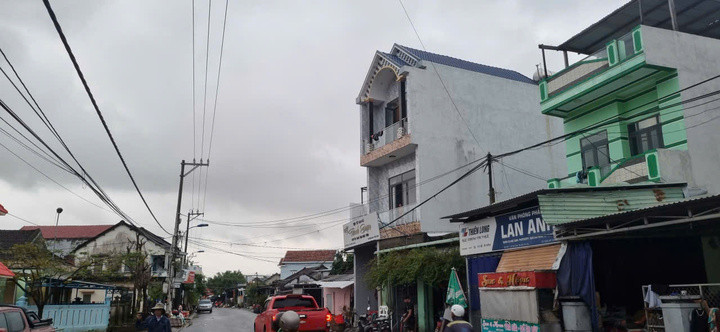 Tin đồn thất thiệt "nhà cao tầng sập, hàng chục người chết" khiến vùng lũ Đắk Lắk hoang mang- Ảnh 2.