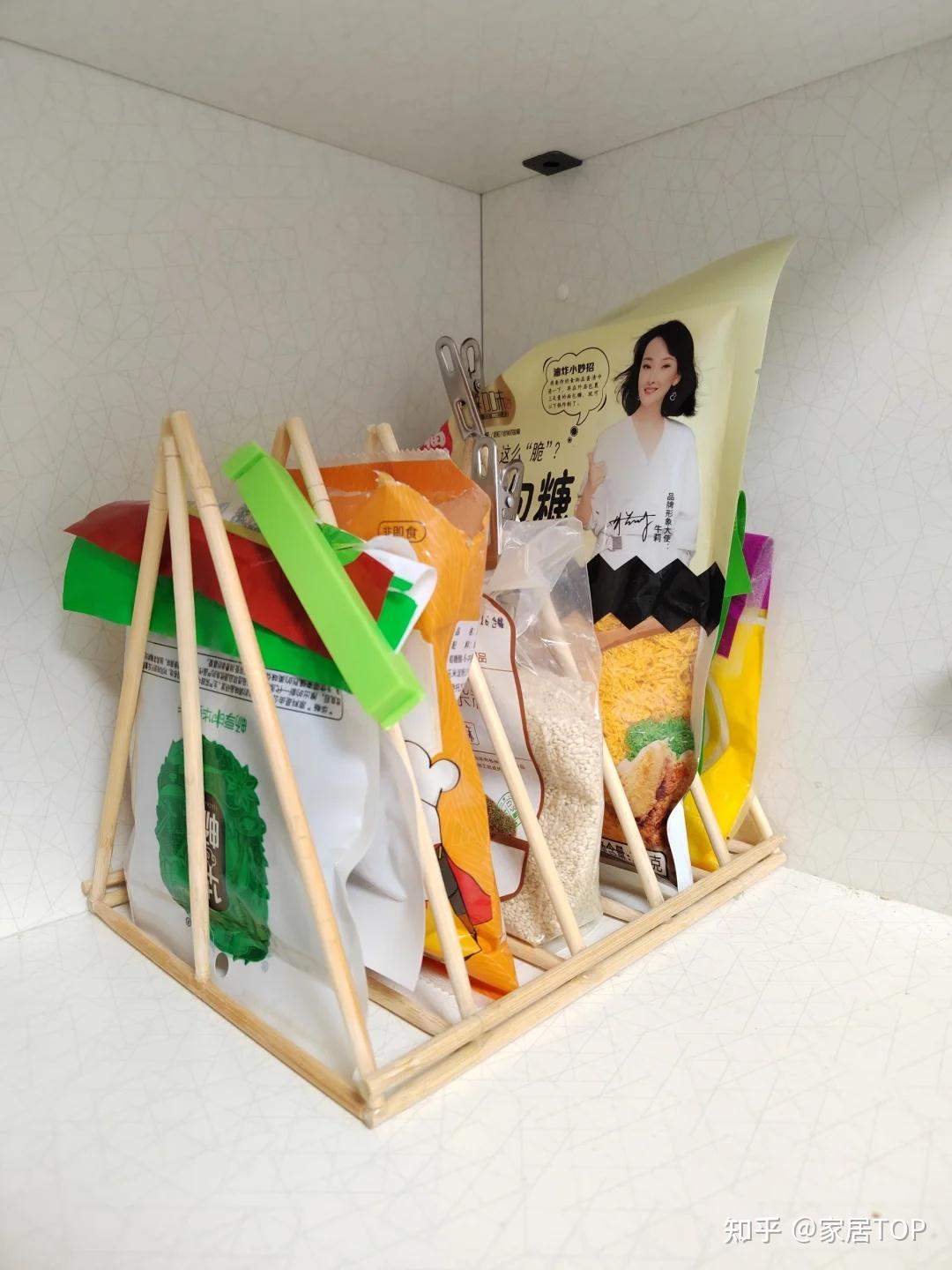 Tôi vô cùng ấn tượng với “trí tuệ nhà bếp” của người dì trung niên: Biến căn bếp gọn - sạch - tiện chỉ bằng những mẹo rẻ tiền ai cũng làm được- Ảnh 3.