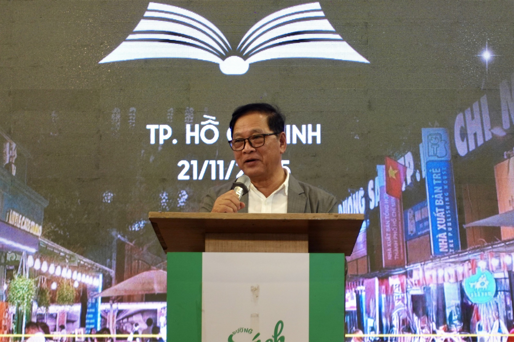 Tour đêm Đường sách có đủ sức thành điểm nhấn cho du lịch TP Hồ Chí Minh?- Ảnh 6. Tour đêm Đường sách có đủ sức thành điểm nhấn cho du lịch TP Hồ Chí Minh?- Ảnh 6.